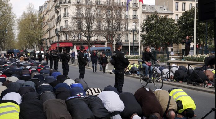 After Terrors, French Muslims Encounter Stigmatization muslim, france