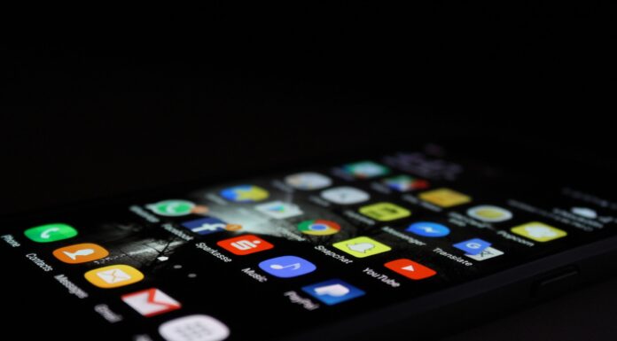 A Survey Shows that 10 Percent of Indonesian People Still Don’t Know How to Use the Internet internet