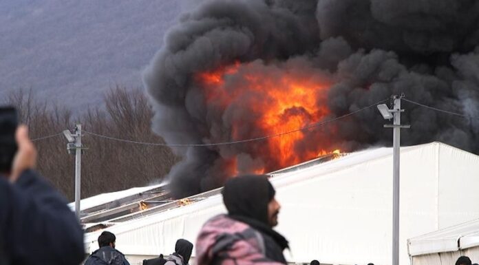 Refugee Camp in Bosnia was on Fire, Black Smoke Soared refugee camp on fire in bosnia