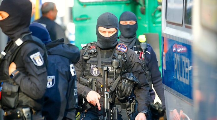 A Bomb of World War 2 in Germany Defused, 13 Thousand Residents Evacuated germany police