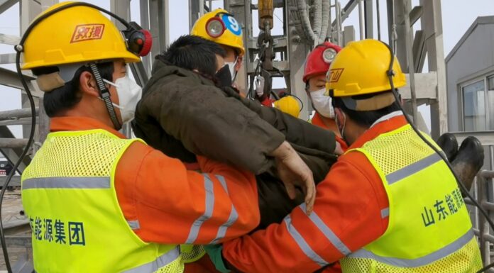 11 Trapped Chinese Miners Have Been Evacuated miner rescue