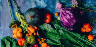 Why purchasing precut fruits has its own risks