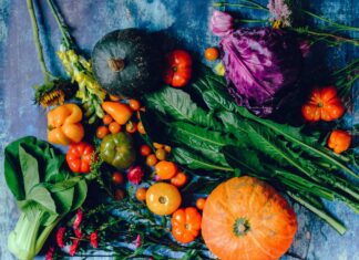 Why purchasing precut fruits has its own risks
