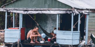Massive floods hits south Borneo