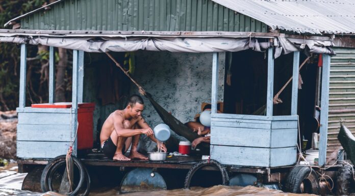 Massive floods hits south Borneo