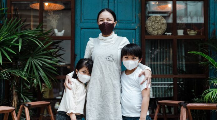 Five mistakes people do when wearing face mask