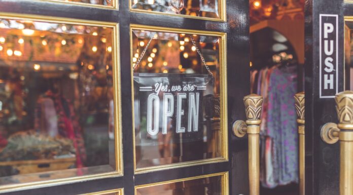 Relaxing restrictions, some malls and business premises can operate until 21:00