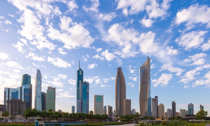 Kuwait opens commercial flights
