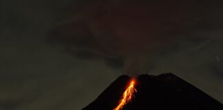 Watch out! Mount Merapi Launches 6 Incandescent Lava Falls within 2 Kilometers