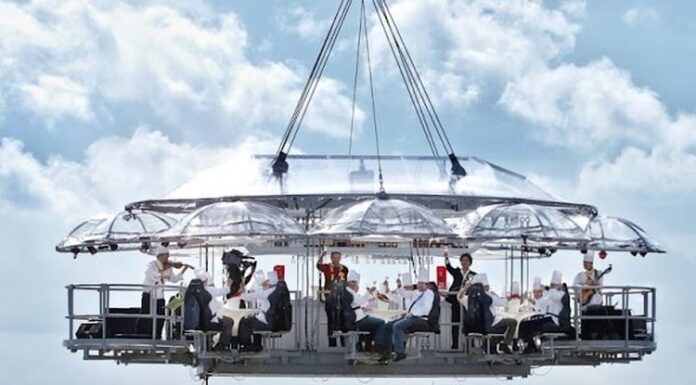 The First Floating Restaurant in Jakarta, Prices Start from Rp. 1.6 Million