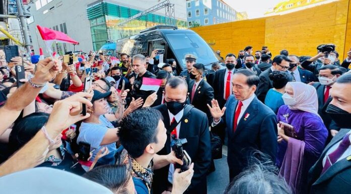Jokowi Arrives in Germany, Carrying Peace Mission