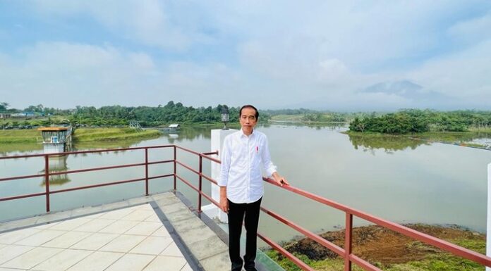 Jokowi Speeds up Dams Construction to Support Food Production