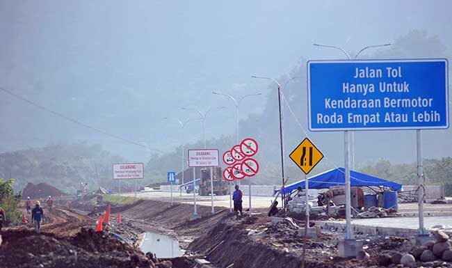 Jokowi Ensures Toll Road Development Remains a Priority for Regions Outside Java