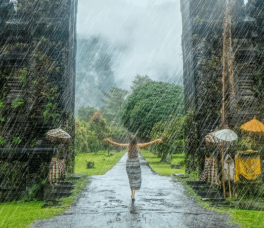 Bali Tourist Destinations Face Heavy Rain as BMKG Issues Weather Warning Tips for Enjoying a Holiday in Bali During the Rainy Season