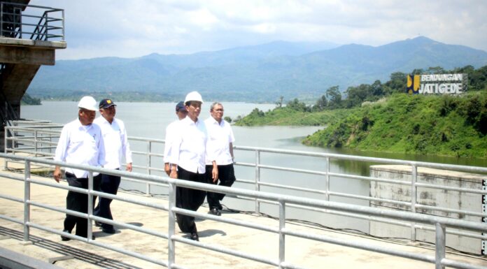 Jokowi Intensely Builds Dams to Prevent Water Crisis Affecting Many Countries Jokowi Intensely Builds Dams to Prevent Water Crisis Affecting Many Countries
