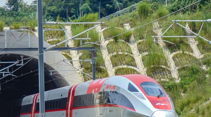 Whoosh Expansion to Surabaya Under Study as Government Resolves Project Debt More Foreign Tourists Choose Whoosh for Trips to Bandung, Up 60% in 2025