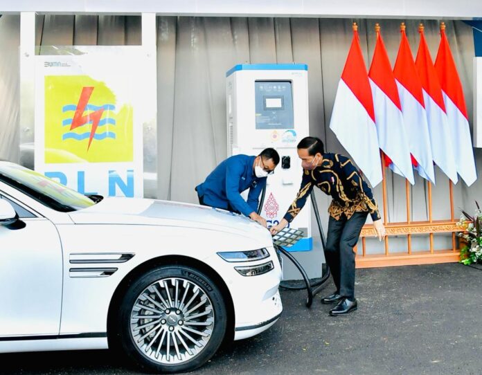 President Jokowi Urges Localization of Electric Car Manufacturers