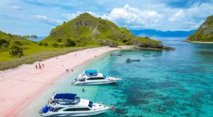 Labuan Bajo Bans Night Sailing for Tourist Boats Following Deadly Accident Labuan Bajo Booms with Chinese Tourists, but Safety Concerns Surface