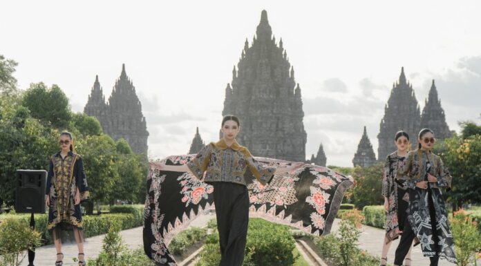 Prambanan Temple Hosts Batik District to Celebrate National Batik Day Prambanan Temple Hosts Batik District to Celebrate National Batik Day