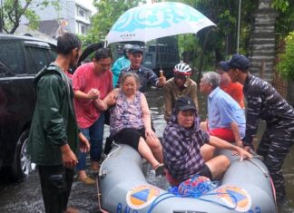 Tourist Takes Bali Flooding in Stride: “It Is What It Is” Tourist Takes Bali Flooding in Stride: “It Is What It Is”