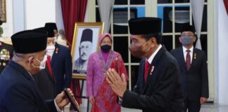 President Confers National Hero Titles to 5 People