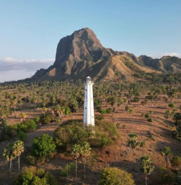 Nuca Molas Gains Attention for Its Jurassic Park-Like Landscape Nuca Molas Gains Attention for Its Jurassic Park-Like Landscape