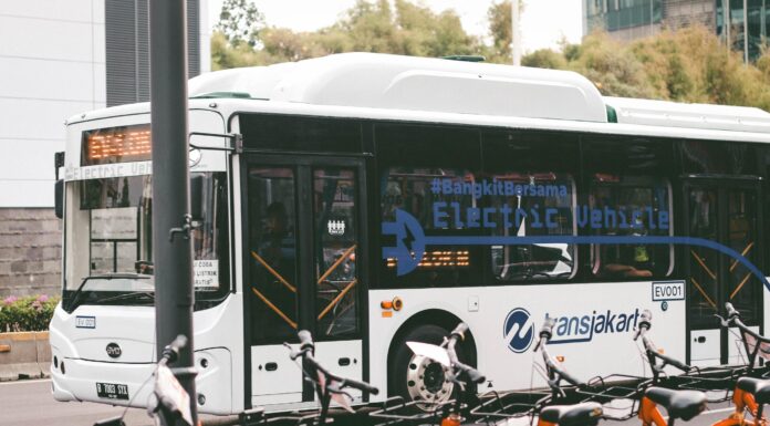 TransJakarta Now Operates 24 Hours