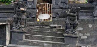 Bali Coastal Erosion Worsens as Pura Rambut Siwi Faces Collapse Threat Bali Coastal Erosion Worsens as Pura Rambut Siwi Faces Collapse Threat
