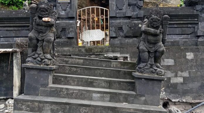 Bali Coastal Erosion Worsens as Pura Rambut Siwi Faces Collapse Threat Bali Coastal Erosion Worsens as Pura Rambut Siwi Faces Collapse Threat