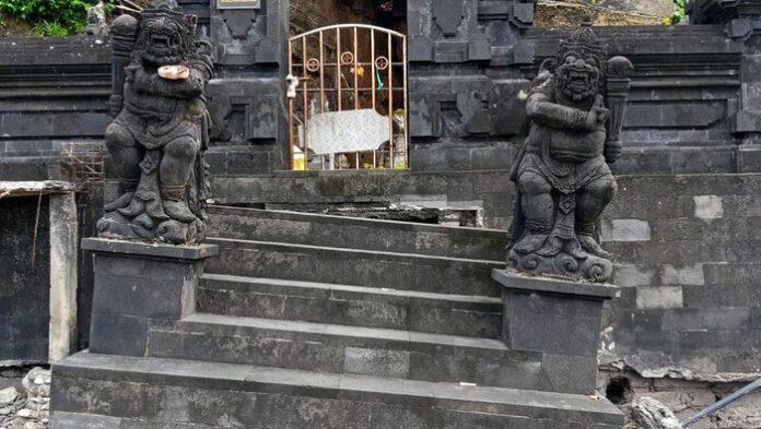 pura-rambut-siwi Bali Coastal Erosion Worsens as Pura Rambut Siwi Faces Collapse Threat