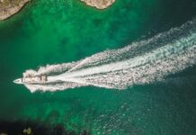 First Time Taking a Speed Boat in Raja Ampat? Here’s What Travelers Need to Know Speed Boat in Raja Ampat