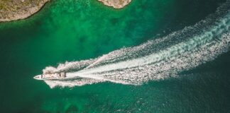 First Time Taking a Speed Boat in Raja Ampat? Here’s What Travelers Need to Know Speed Boat in Raja Ampat