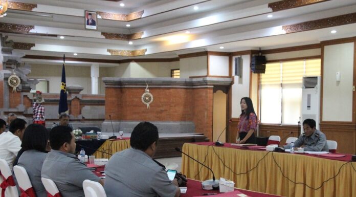 Enchanted by Bali’s Beauty, 9 Foreigners of Mixed Marriages Switch to Indonesian Citizenship