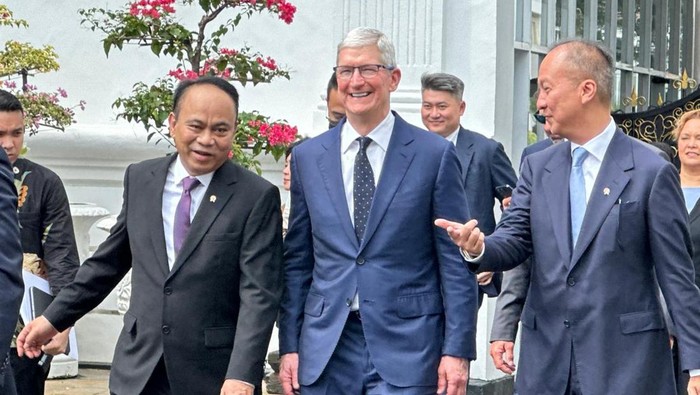 Apple CEO Tim Cook Meets Jokowi, Will There Be Major Investments?